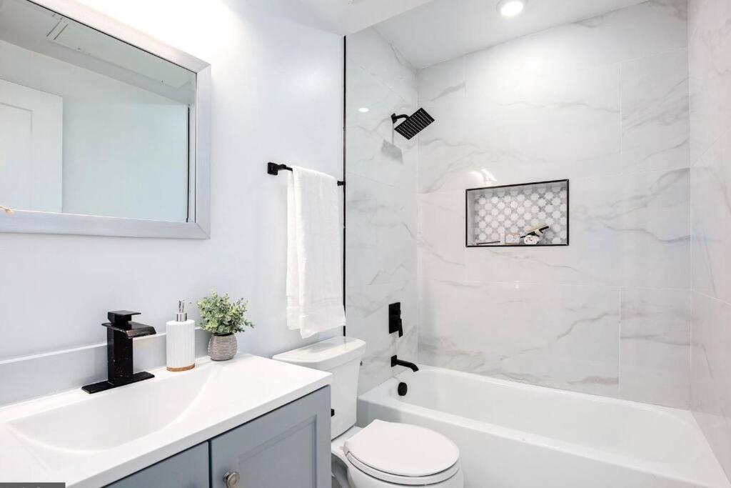 Amazing Capital Hill Apt , Step Away Gym, Shopping Washington Luaran gambar